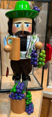 Steinback Handmade Wine Grower Nutcracker almost 18' Tall