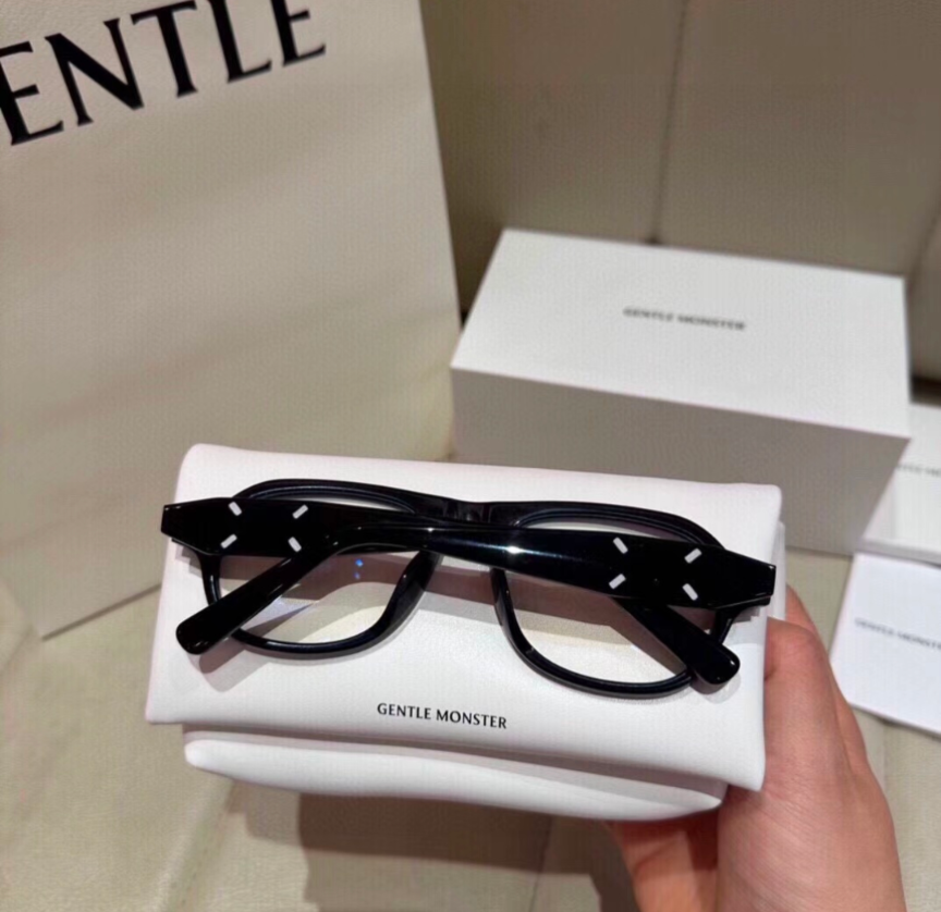 Gentle Monster Maison Margiela MM113 01 Oval sunglasses Black