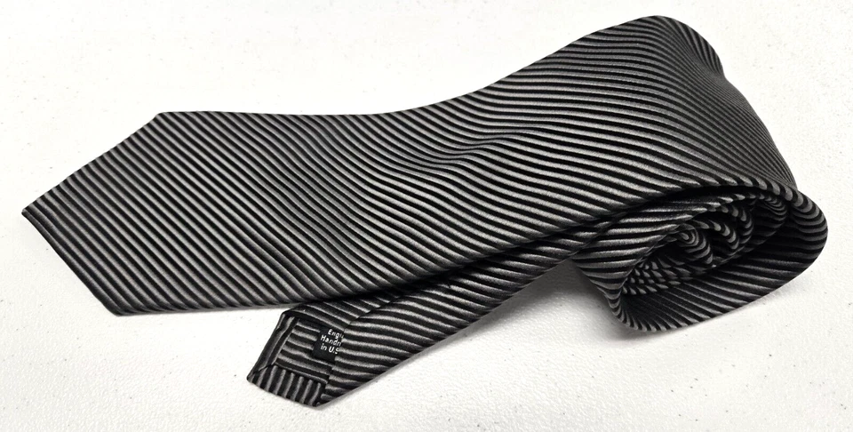 Corbata David Donahue de seda esterlina con punta texturizada negra y gris 59,5 x 4" Foto 2 de 4