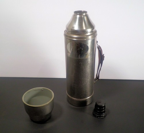 Uno-Vac Stainless Steel Vacuum Bottle Thermos – 1 Qt Hot/Cold Beverage Flask - Imagen 2 de 11