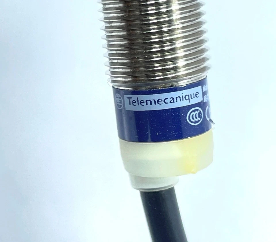 Telemecanique XS512B1DAL2 Inductive Proximity Sensor SPST-NO OsiSense XS 2mm - Image 2 of 4