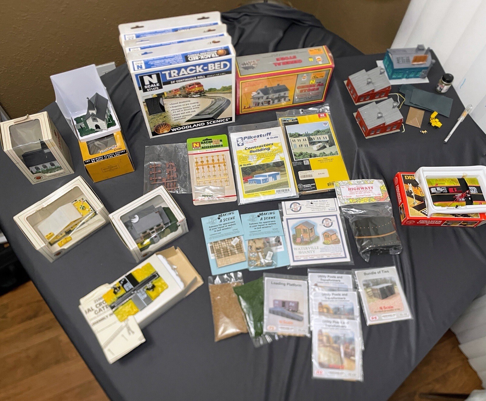 Large Lot 30+ Pieces Of N Scale Train Accessories, Brahman, Woodland