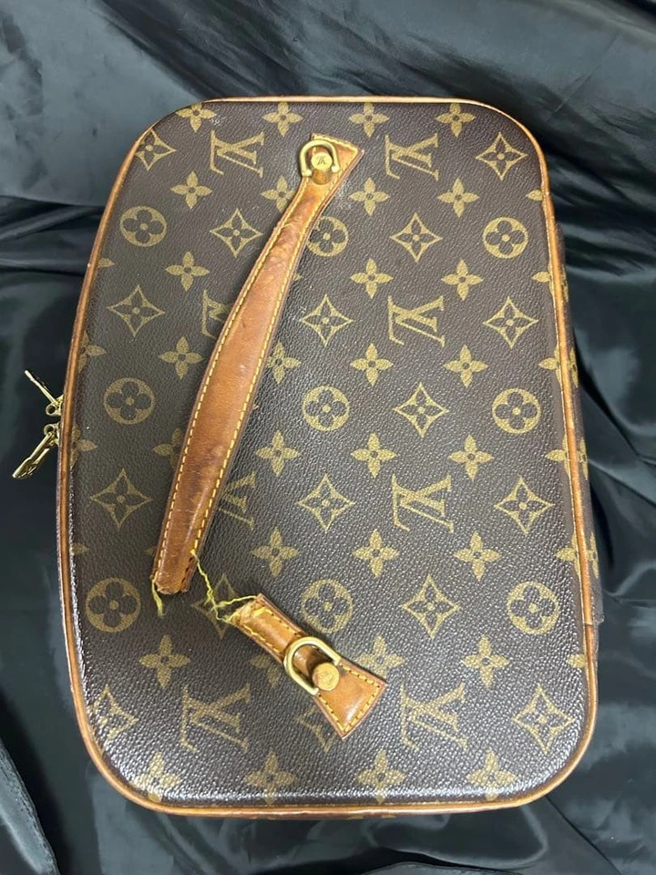LOUIS VUITTON Monogram Vanity Bag - Image 3 of 4