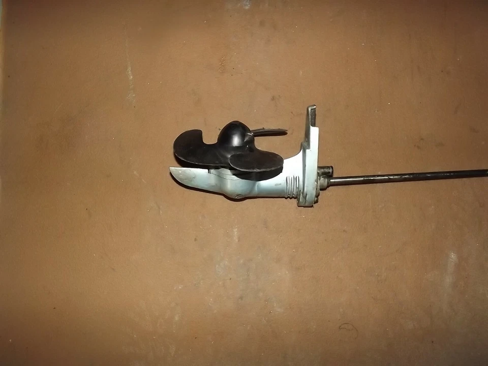 1980 Evinrude 2 HP E2RCSM Short 15" Lower Unit PN 0389037 Fits 1968-1983 - Image 2 of 4