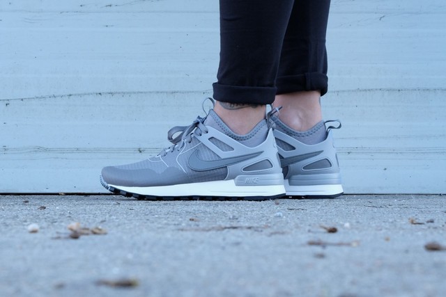 nike pegasus 89 grey