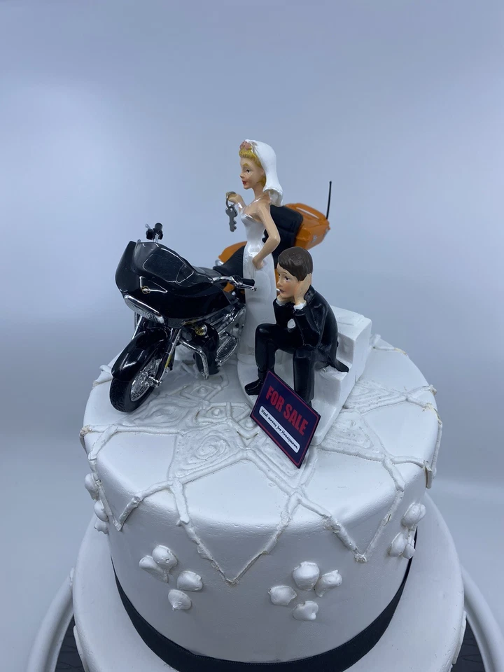 新娘和新郎带哈雷戴维森鹰摩托车滑稽婚礼蛋糕装饰 — 第 4/4 张图片