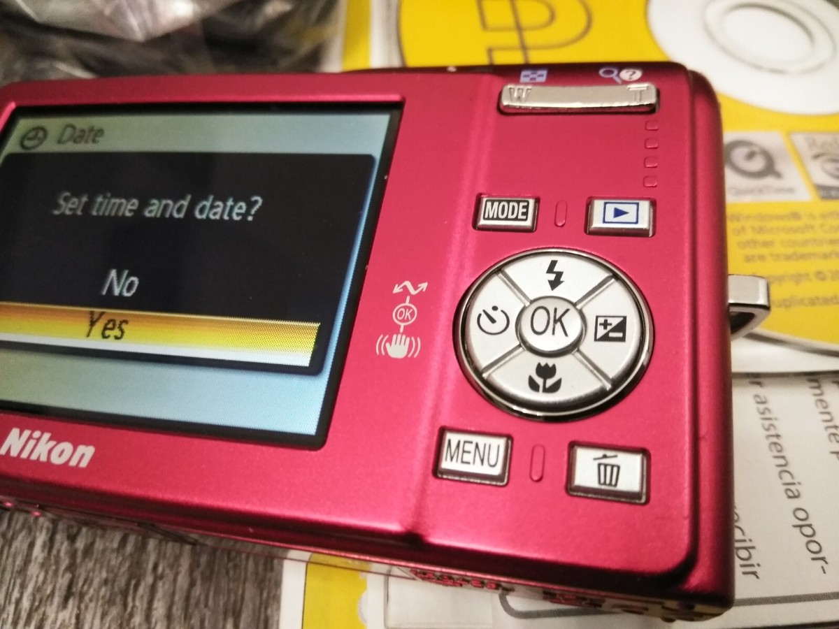 Nikon COOLPIX S200 7.1MP Digital Camera W/ battery/charger, manual