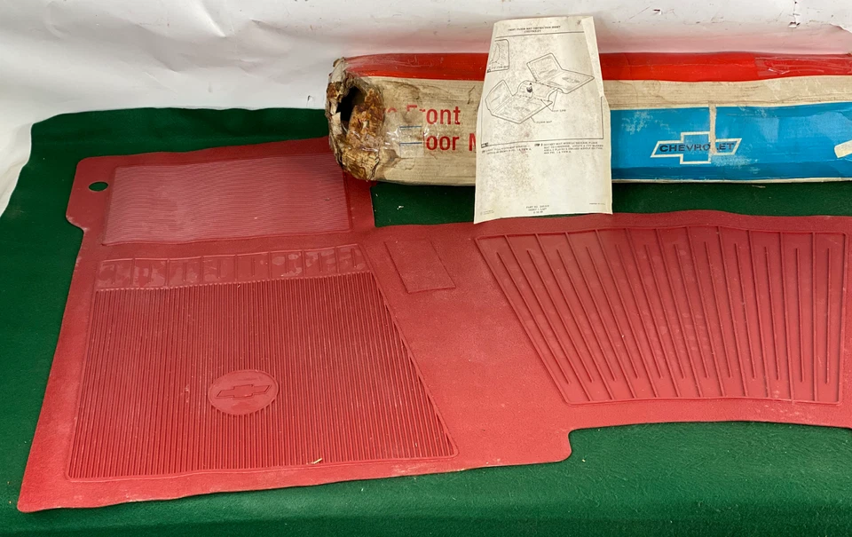 Nuevo de Lote Antiguo 1968 Impala/Bel Air/Caprice Accesorio Alfombrilla Frontal Ancho Completo Rojo 987379 Foto 2 de 4