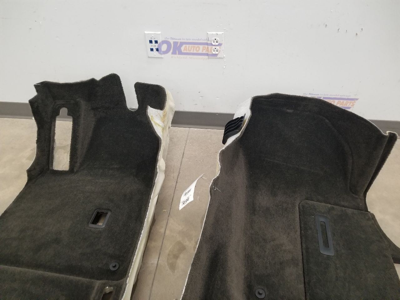 17 BENTLEY BENTAYGA INTERIOR CABIN CARPET FRONT AND REAR BLACK