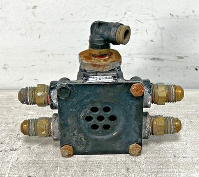 2020 Freightliner Cascadia Wabco Quick Release Air Brake Valve *2332*