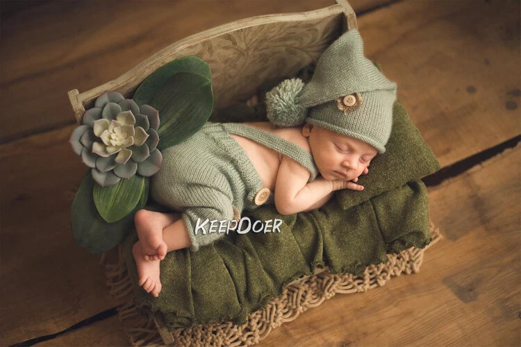 Sofá cama de madera con telón de fondo accesorios de fotografía para bebé recién nacido para sesión de fotos de estudio  Foto 2 de 4