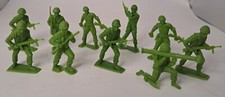 Lot of 11 Vintage Army Men Green Plastic Military Toy Soldiers 2" Tall