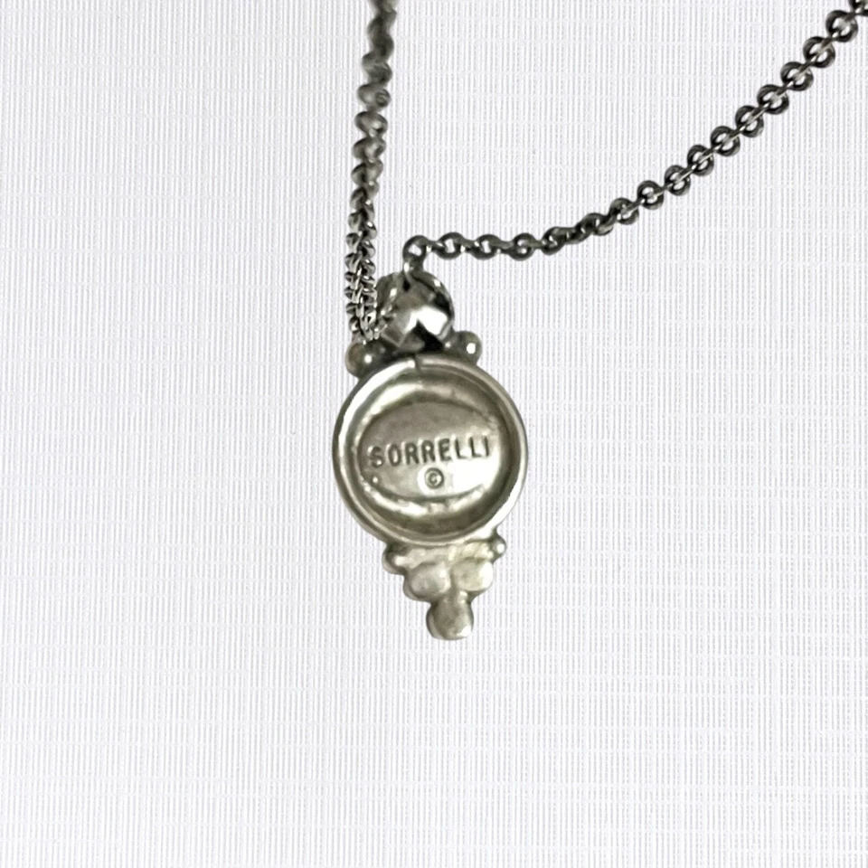 Collar Colgante Sorrelli Radiante Redondo Antiguo Tono Plata Substacado Elegante Foto 2 de 4