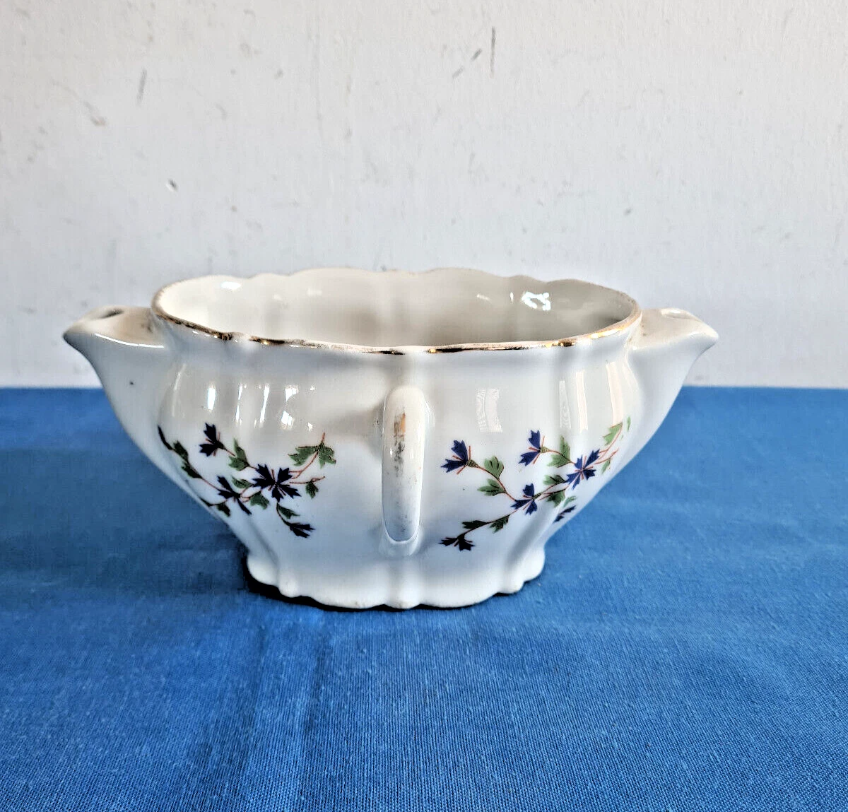 Sauciere ronde porcelaine Limoges signe P. Parry vieille