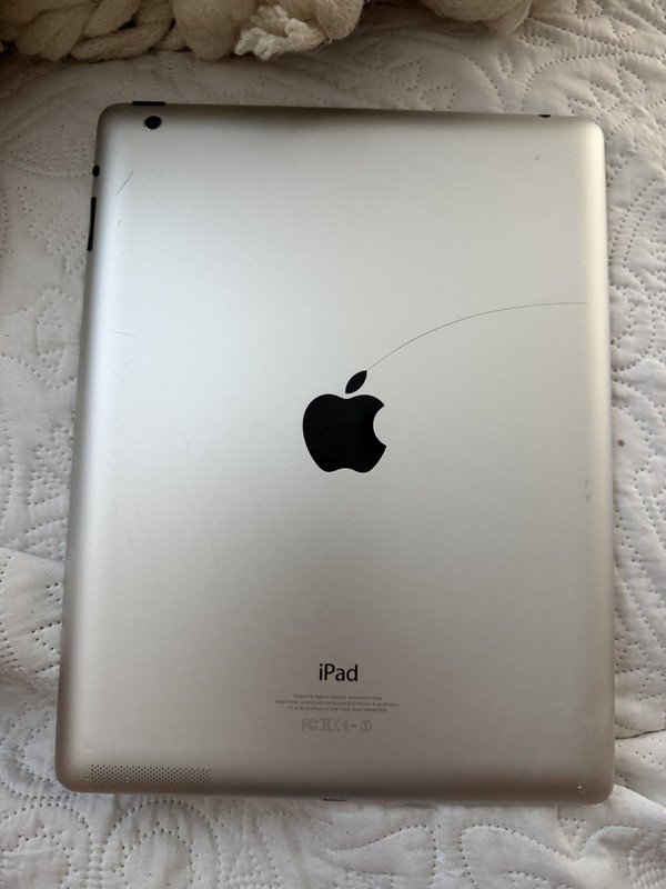 APPLE iPad 4 -  - Works.   M5