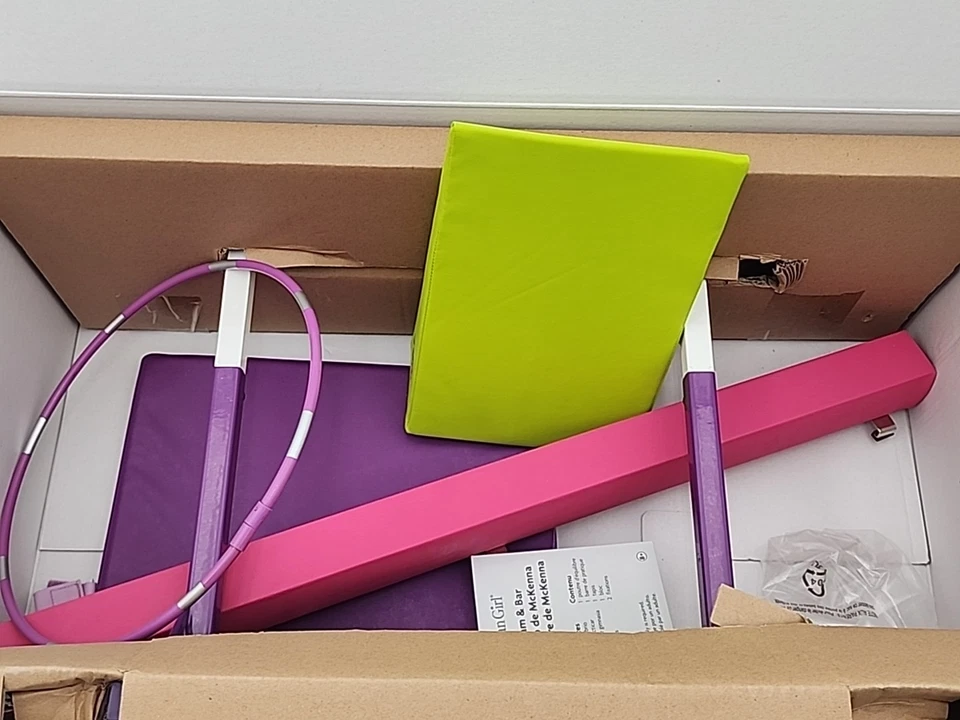 Juego de gimnasia American Girl McKenna’s Balance Beam and Bar con caja + hula hoop Foto 3 de 4