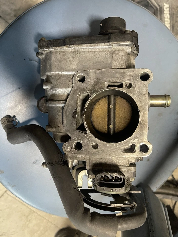 Toyota MR2 Spyder 2003 carrocería del acelerador OEM Foto 3 de 3