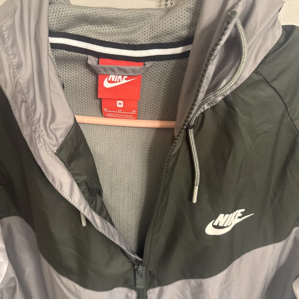 Chaqueta con Capucha Nike Sportswear Windrunner Talla M Para Hombre Beige Oscuro Talla Foto 2 de 4
