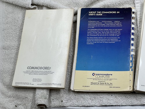 Commodore C64 Manuals Lot (4 manuals / books) (System, Users Guide, QuantumLink) - Picture 4 of 5
