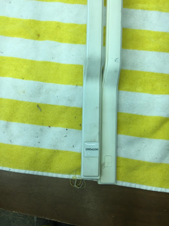 JUEGO MANIJA PUERTA FRIGORÍFICO HOTPOINT WR12X10635 Envío Gratis Foto 2 de 4