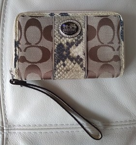 coach python wallet