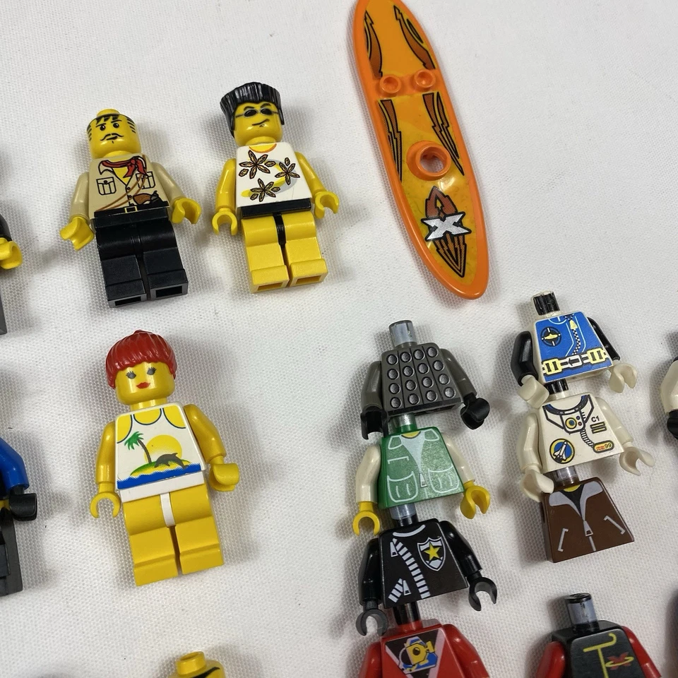 Lote de minifiguras vintage Lego anos 90 13+ minifiguras e peças (LEIA) - Imagem 3 de 4