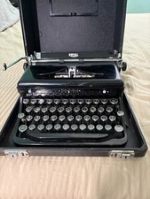 Vintage 1939-1940 Royal Quiet De Luxe Typewriter + Case thumbnail