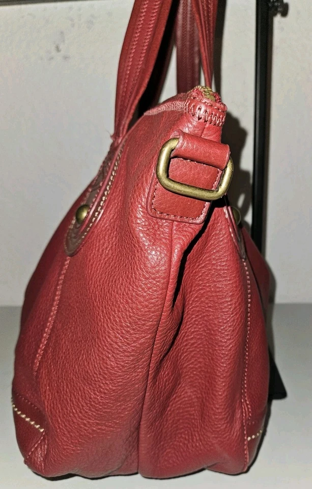 Bolso de hombro de cuero borgoña guijarro suave The Sak 19x11x6 Foto 4 de 4