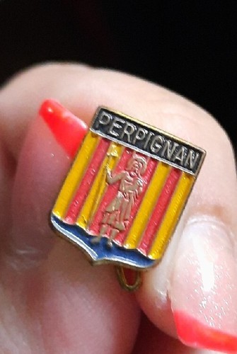 Pin's Ancien émaillé - Club Des Sports Alpe D'Huez - Courtois Paris - Collection