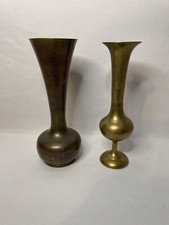 2 jarrones estilo trompeta de latón vintage.