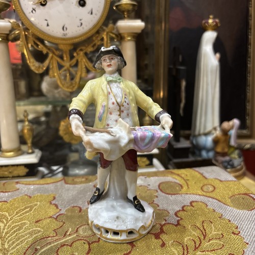 ancienne statuette figurine peinte porcelaine de meissen vendeur epoque fin XIXe