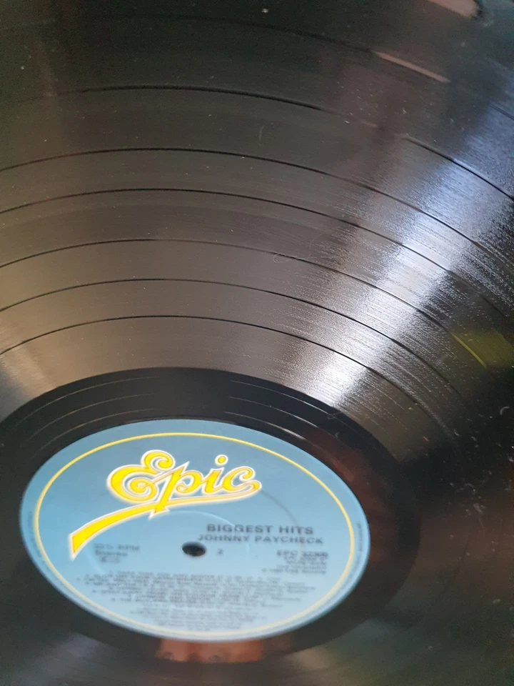 JOHNNY PAYCHECK - BIGGEST HITS - 1982 16 TRACK EPIC LABEL VINYL LP / MINT VINYL - Image 4 of 4