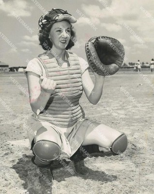 H890 Dorothy Dottie Naum Womans League 8x10 11x14 16x20 Photo