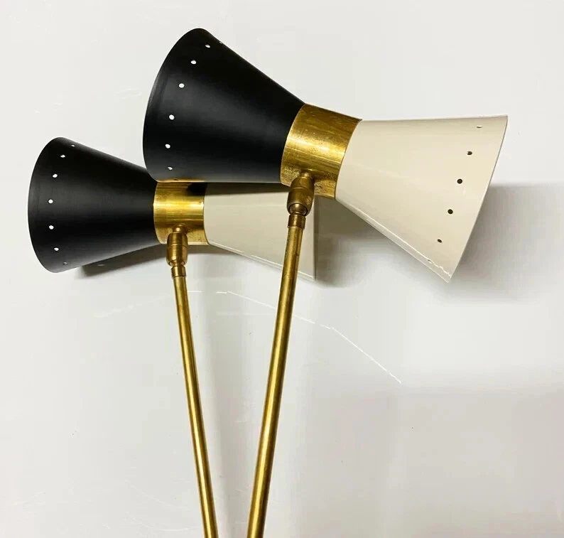 Aplique de pared de doble pantalla de latón de mediados de siglo con luz y bl... - Imagen 4 de 4