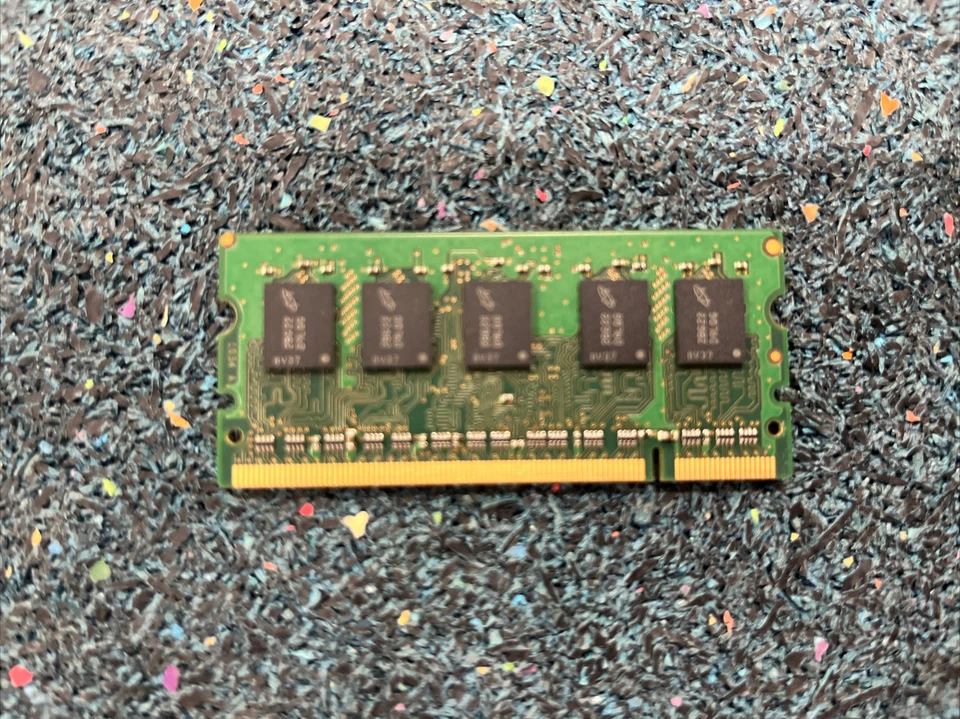 Micron 512MB PC2-5300R 667Mhz ECC Memoria Registrada SO-DIMM MT9HTF6472RHZ-667G1 Foto 2 de 2