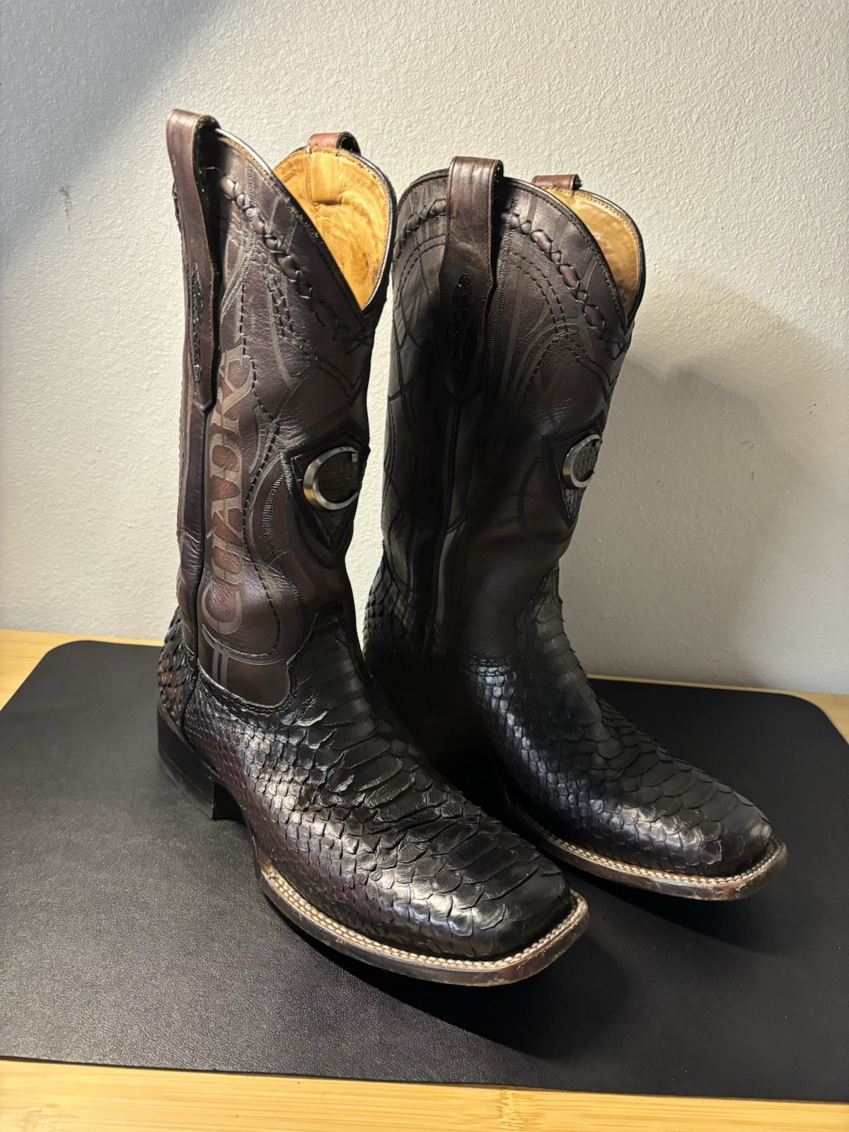 Cuadra Men's Lisboa Cherry Python & Laser Square … - image 2