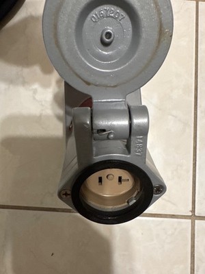 UGR0-20231QW Killark 20A 125V Receptacle UGRO-20231 NEW