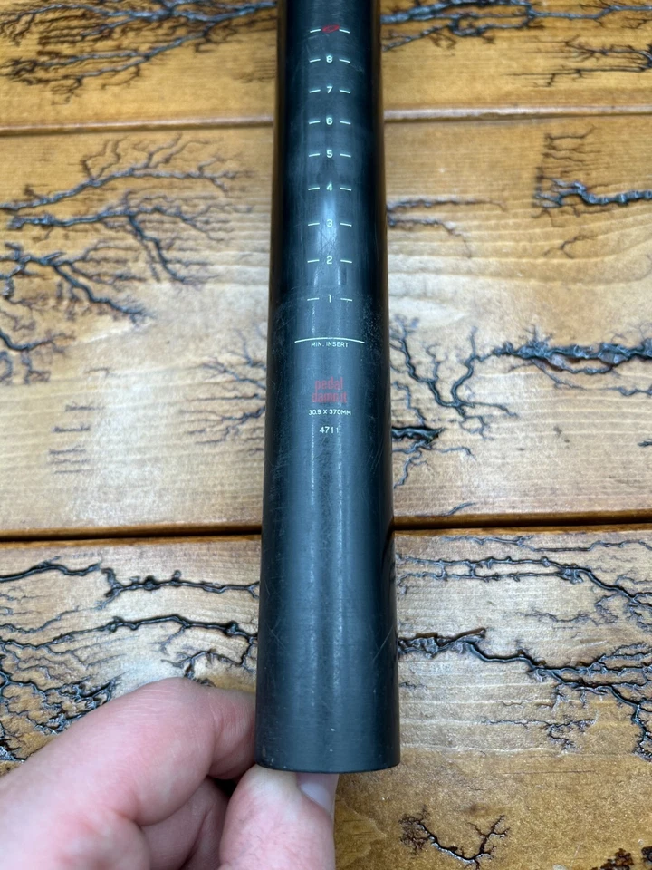 Tija de sillín de carbono Niner 30,9 mm x 370 mm Foto 3 de 4