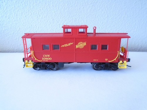 Proto 2000 Ho 8502, Center Cupola Steel Caboose, C&NW 10800