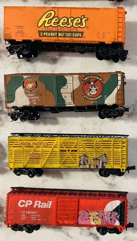 30 N scale train cars, 6 10 box, 9 tankers, 3 grain, 2