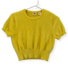 Levi’s Peach Fuzz T Shirt Womens Small Yellow Fuzzy Cozy Crop Stretch Top NWT