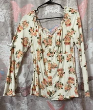 NOBO Junior’s XL  Cream Floral Print Ruffle & Front Decorative Buttons L/Sleeve