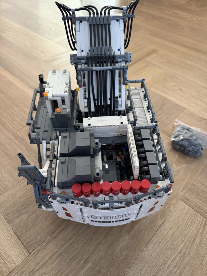 LEGO Technic 42100 Liebherr R 9800 Excavator Set 4108pc Age 12+ 2019, photo 4 of 5