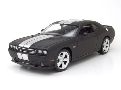 Dodge Challenger SRT 2012 matt schwarz Modellauto 1:24 Welly