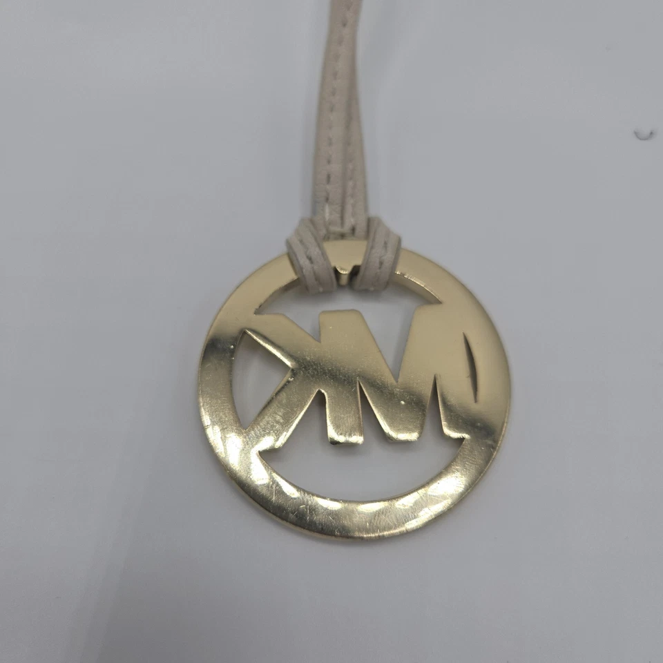 Michael Kors Cartera Dije Llavero Llavero Logo 2" Diámetro Tono Dorado Foto 4 de 4