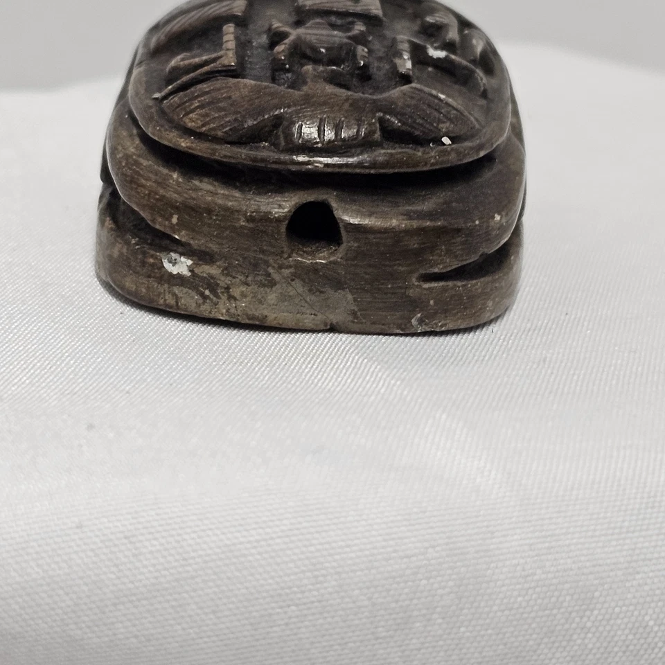 Amuleto de escarabajo egipcio tallado de alabastro de 2,25" con jeroglíficos piedra de colección Foto 3 de 4