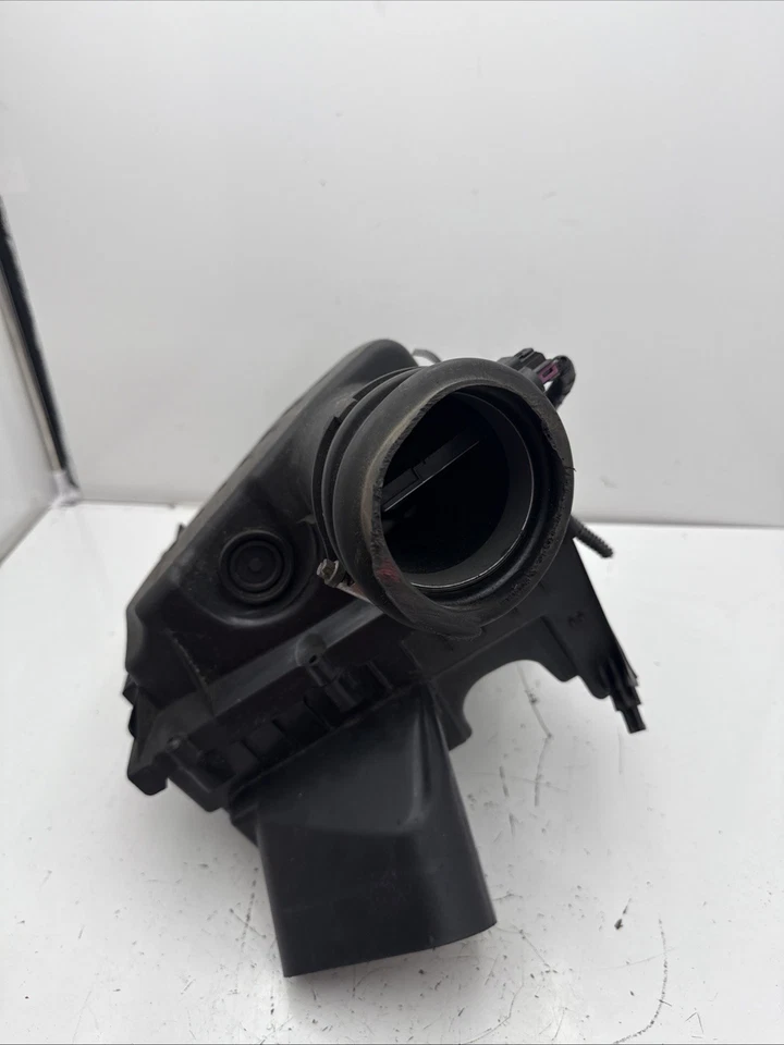 2011-2012 BUICK REGAL Air Cleaner Filter Box 87104LS - Image 2 of 4