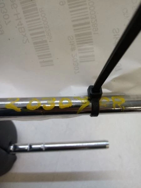 Hyundai Genesis 2009 reposacabezas trasero conductor fabricante original usado probado Foto 3 de 4