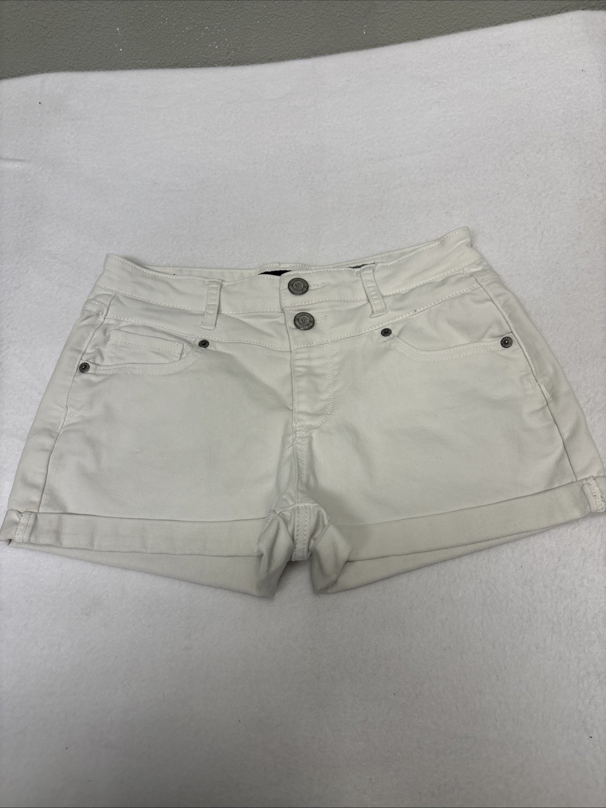 Aeropostale Women's High-Waisted Shorty Size 6 White Cuffed 
