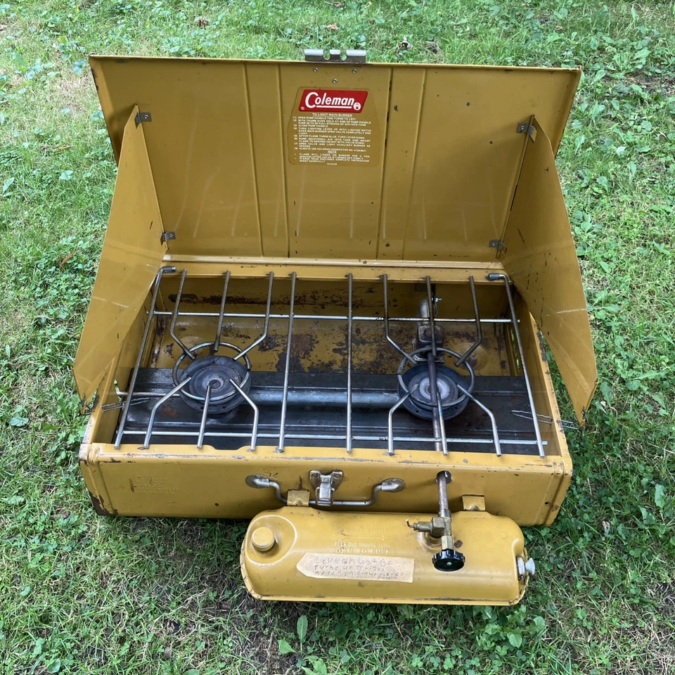 Estufa de camping vintage Coleman amarilla 413G Foto 2 de 4